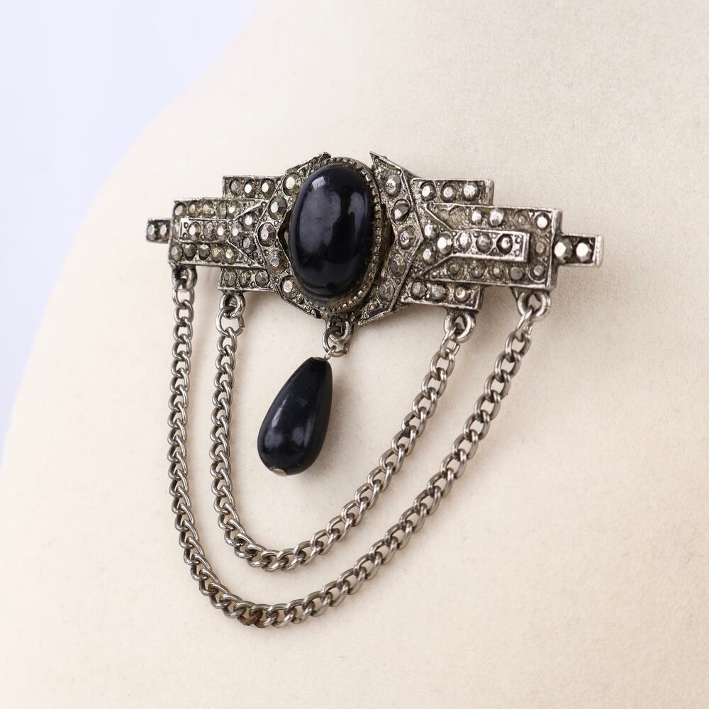 Antique Art Deco Marcasite Brooch Black Onyx Drape Chain C Clasp Pin 1920s - Picture 3 of 5
